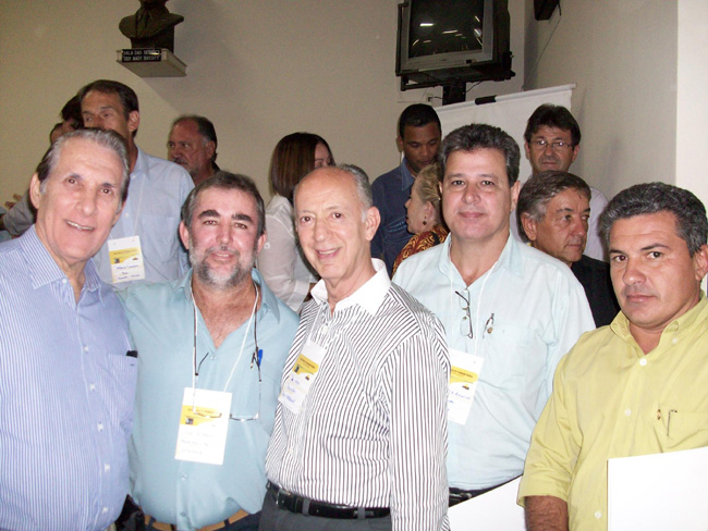 Quércia, Zinho Cantori, Uebe Rezeck e outros participantes do evento